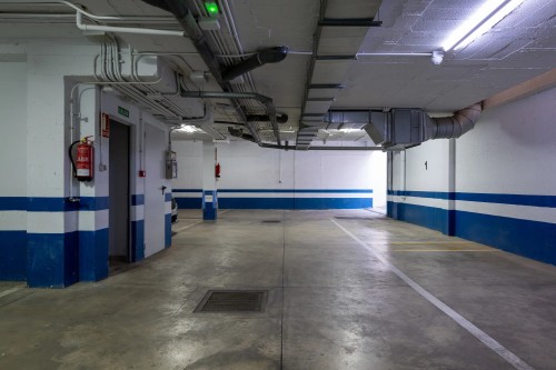 Garajes Edificio Nuestro Padre Jesús de los Remedios - Galería de imágenes